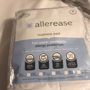 Mattress pad for a full bed.